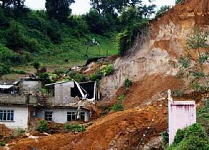 ارتفاع عدد ضحايا انزلاق واشنطن الأرضي إلى 28