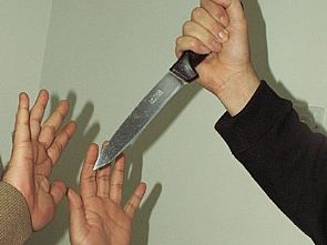 ‘إثيوبية’ متوحشة في السعودية:طعنت معلمة وقضمت قدم والدها