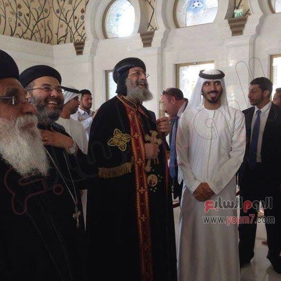 صورة تواضروس حاملاَ لصليبه داخل مسجد الشيخ زايد بالإمارات تثير جدلا واسعا