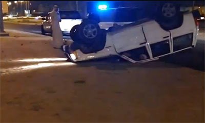 فيديو: مطاردة في سعد العبدالله تنتهي بانقلاب السيارة