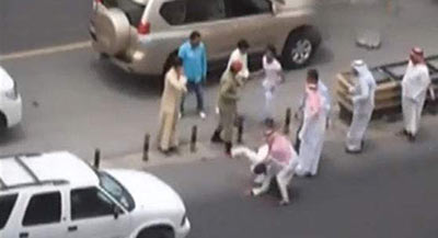 فيديو: “هوشة چايدة” تعطل المرور في احد شوارع الكويت