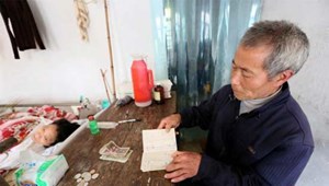 24 عاماً لسداد دين اقترضه لإنقاذ زوجته