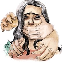 يعذب زوجته الثانية وأطفالها حتى الموت بمساعدة «الأولى»