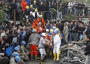 تركيا :العمال يدعون للإضراب بعد كارثة المنجم