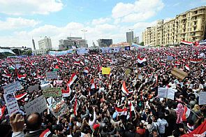 سفارتنا بالقاهرة تحذر الرعايا الكويتيين :الابتعاد عن مواقع التجمهر أثناء الانتخابات الرئاسية
