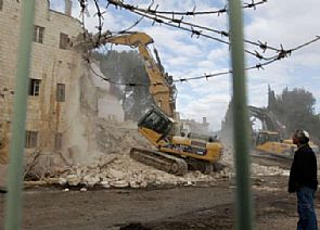 “إسرائيل” تهدم 18 مبنى لعرب في محيط القدس
