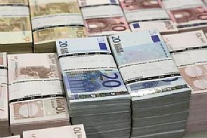 اليورو يهبط لأدنى مستوى في 3 أشهر أمام الدولار