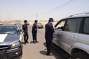 حملة تفتيشية بالأحمدي:ضبط عدد 59 زجاجة خمر و4 أشخاص مطلوبين