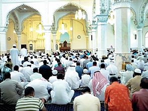 قضية ابعاد إمام المسجد تتفاعل،دعاة ومشايخ يطالبون الأوقاف التدرج في العقوبة