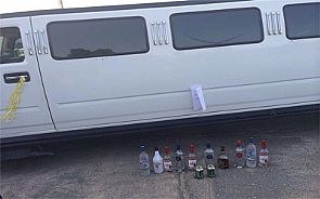 ضبط ‏12 امرأة ورجل و11 زجاجة خمر في ليموزين