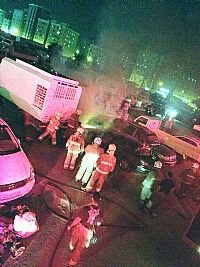 قطع الطريق على النار وهي تلتهم مركبات في خيطان