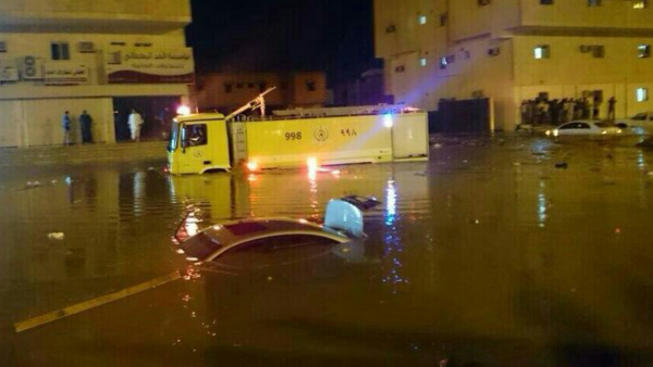 الأمطار تقطع الكهرباء عن 25 ألف منزل بمكة