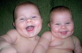 راكبة حامل تلد توأمين على متن الطائرة