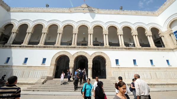 تونس.. إدانة متهمين بحرق المدرسة الأميركية