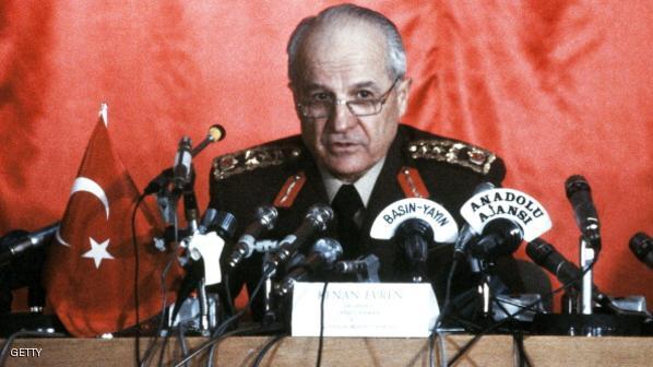 السجن مدى الحياة لرئيس تركيا الأسبق