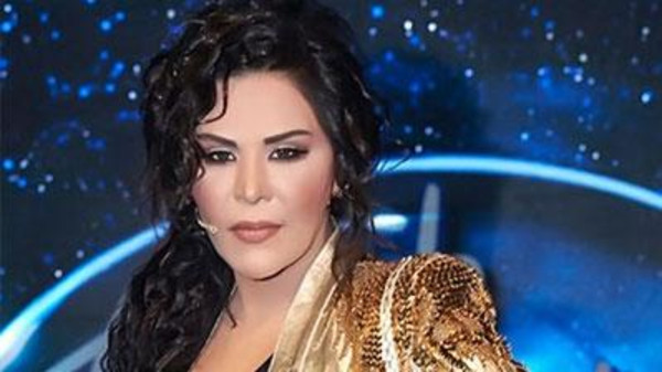 أحلام تعد المنتخب الجزائري بكرة من “الألماس”