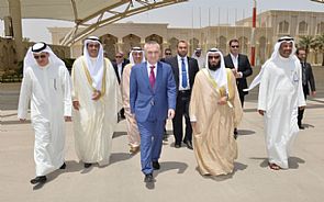 رئيس برلمان ألبانيا غادر البلاد