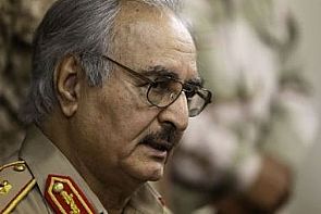 حفتر يوافق على هدنة خلال الانتخابات