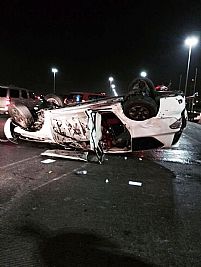 انحشار واصابة 3 مواطنين في انقلاب مركبة