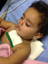 في حادثة محاولة قتل غريبة بالسعودية:نجاة طفلة حاول شقيقها ‘ذبحها’ تقليداً لعامل المسلخ