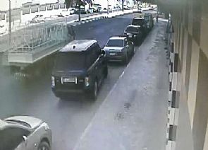 فيديو: أغرب حادث سيارات بالإمارات