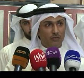 نقابة التأمينات ومحاميهم :المدير يهددنا ونحن أحرص على تطبيق القانون ، وأحدهم حاول رشوة موظفة