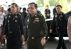 قبول شعبي لاداء المجلس العسكري في تايلند