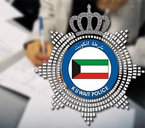 أمن الاحمدي يضبط 51 زجاجة خمر ومخدرات متنوعة