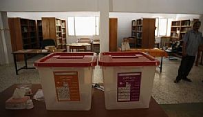 الليبيون ينتخبون برلمان جديد وسط اضطرابات وفوضى