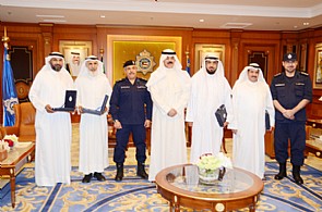 بالصور: أبطال موكب الأمير الراحل تسلموا جنسياتهم