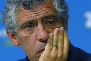 مدرب اليونان يطالب لاعبيه بتوخي الحذر أمام كوستاريكا