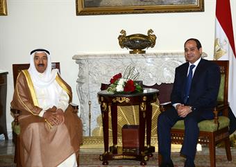 سمو امير البلاد يلتقي الرئيس المصري