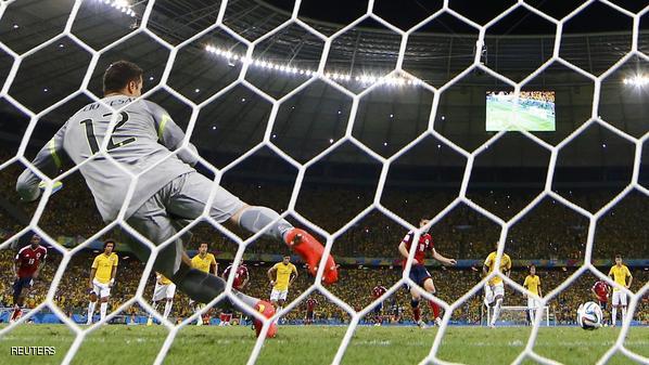 البرازيل تتخطى كولومبيا بصعوبة
