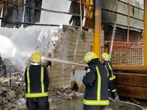 بالفيديو.. لحظة إخماد حريق جدة لمدة 12 ساعة