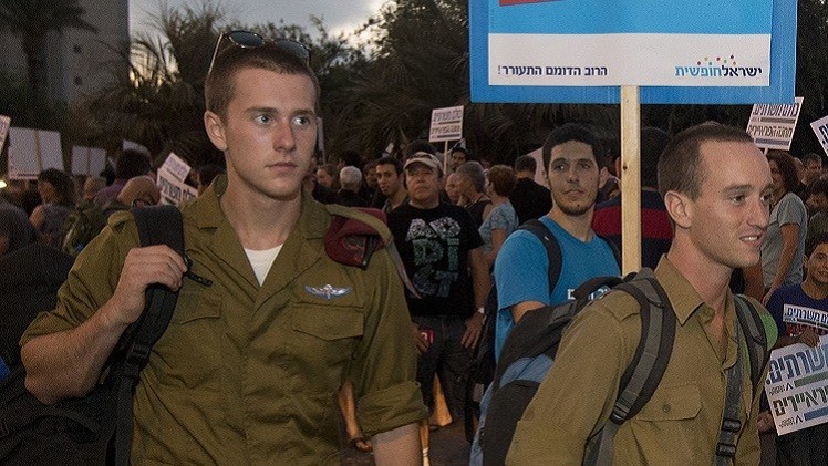 عشرات الجنود الإسرائيليين يرفضون المشاركة في العملية العسكرية بقطاع غزة