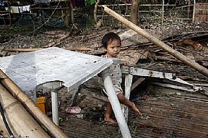 ارتفاع قتلى الإعصار في الفلبين إلى 60 شخصاً