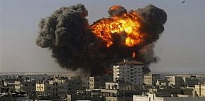 قصف جوي وبري وبحري على قطاع غزة