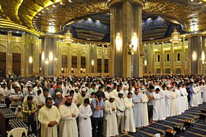 14 ألف مصل أحيوا ليلة 26 في المسجد الكبير