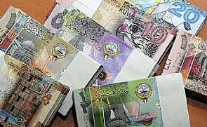 رواتب الموظفين الحكوميين في حساباتهم 20 الجاري