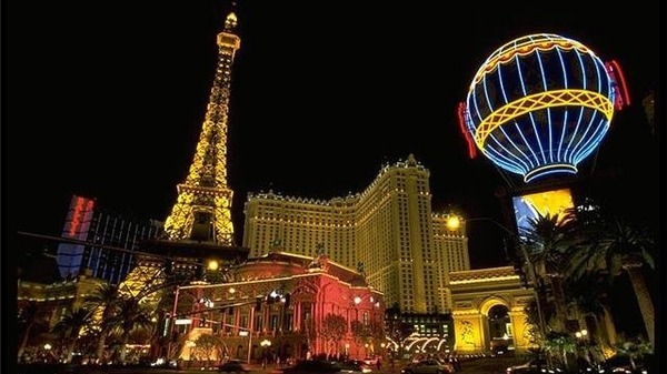 فرنسا تتراجع عن رفع أسعار الكهرباء وتخسر المليارات