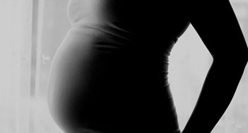 إخراج جنين من بطن أمه بعد 38 عاماً!