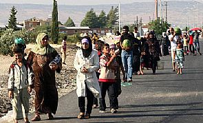نصف السوريين نزحوا، والأمم المتحدة: عدد اللاجئين وصل 3 ملايين