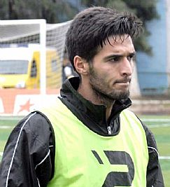 لاعب جزائري يكسر أنف زميله بشكل متعمد