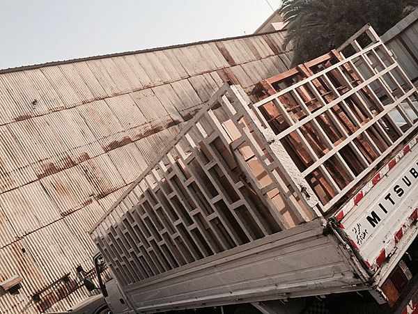 ضبط 6000 زجاجة خمر في مخزن بـ ‘الشويخ’