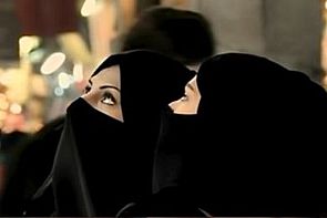السعودية تمنع المسؤولين من الزواج بغير السعوديات