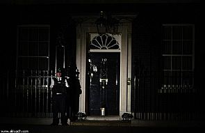 الظلام يعم بريطانيا