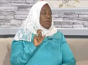 بالفيديو.. مذيعة في “سكوب”: طبق طائر نزل في أم العيش في الكويت