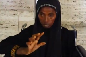 بالفيديو.. مكتب استقدام يجلب خادمتين احداهما مقعدة والأخرى عمرها 62 عاماً