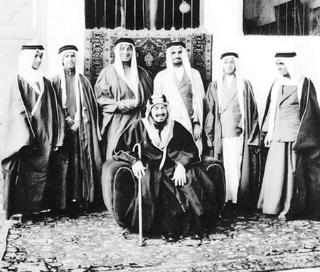 تعرف على وصايا الملك عبدالعزيز لأبنائه.. وشاهد صوراً نادرة لهم