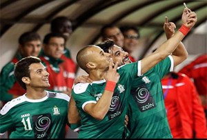بالفيديو.. لاعب أردني أحرز هدفاً… فأخذ “سيلفي” مع زملائه